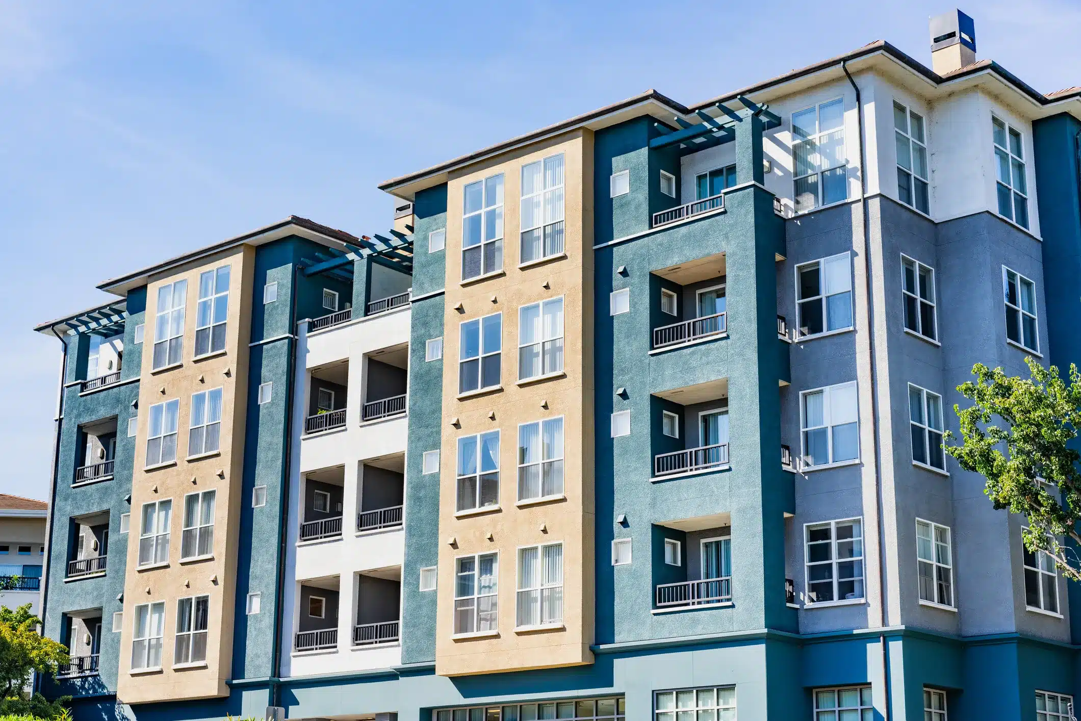 Multi-family apartment building exterior repaint in Colorado HOA painting contractor Highlands Ranch